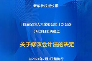 梅西错失黄金机会！半单刀直面门将被扑，随后补射被解围